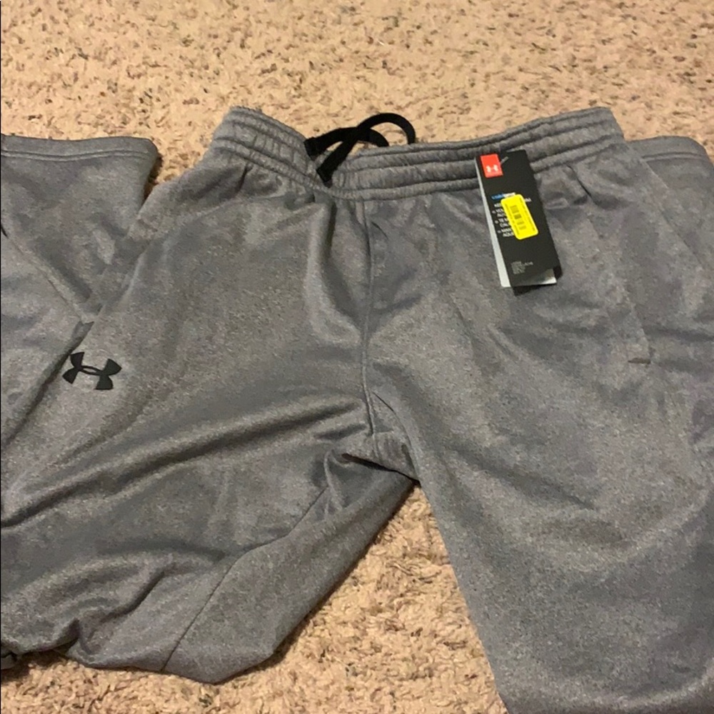 Under armour grey men sweatpants new with tag M